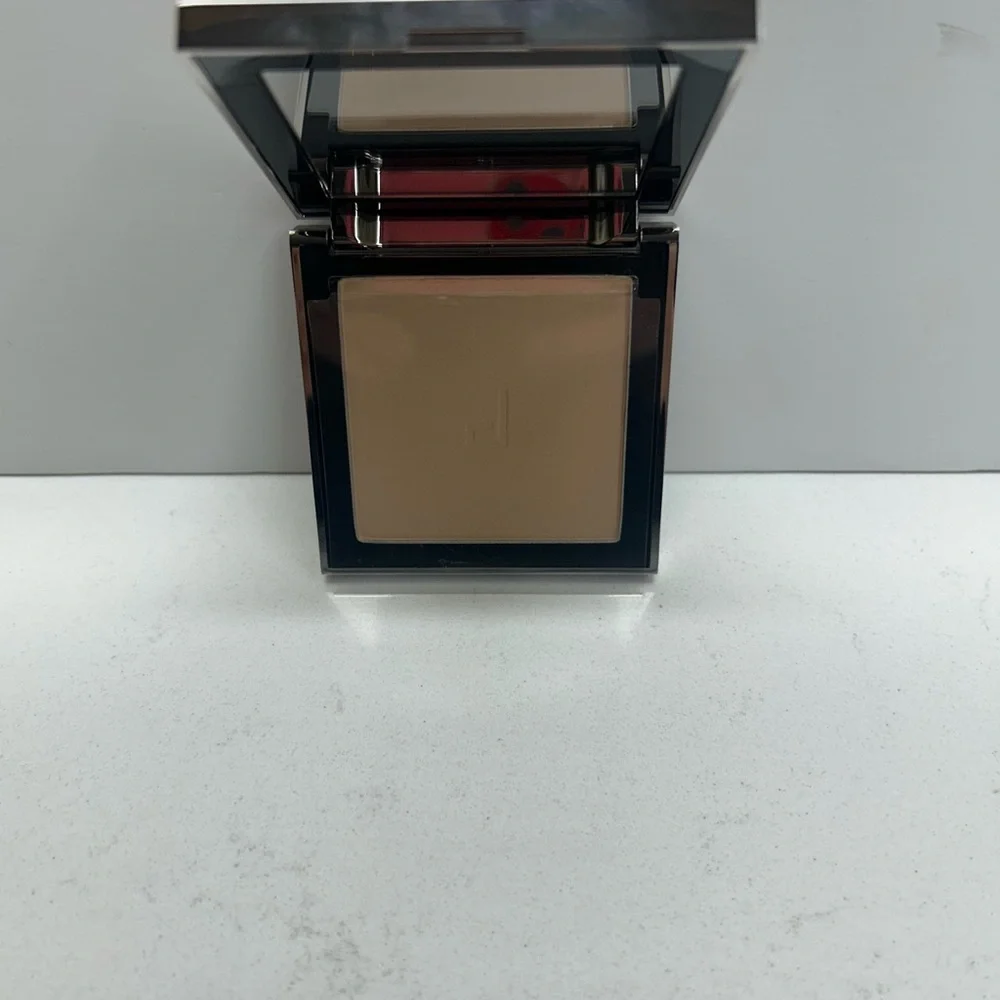 Cache Crème Powder Foundation - Color YL3